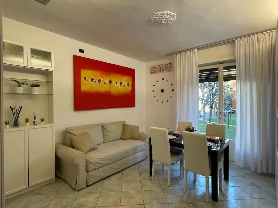 Parcheggi Gratis Collegato Al Duomo Con Tram27 Apartamento Milão 0*,  Itália