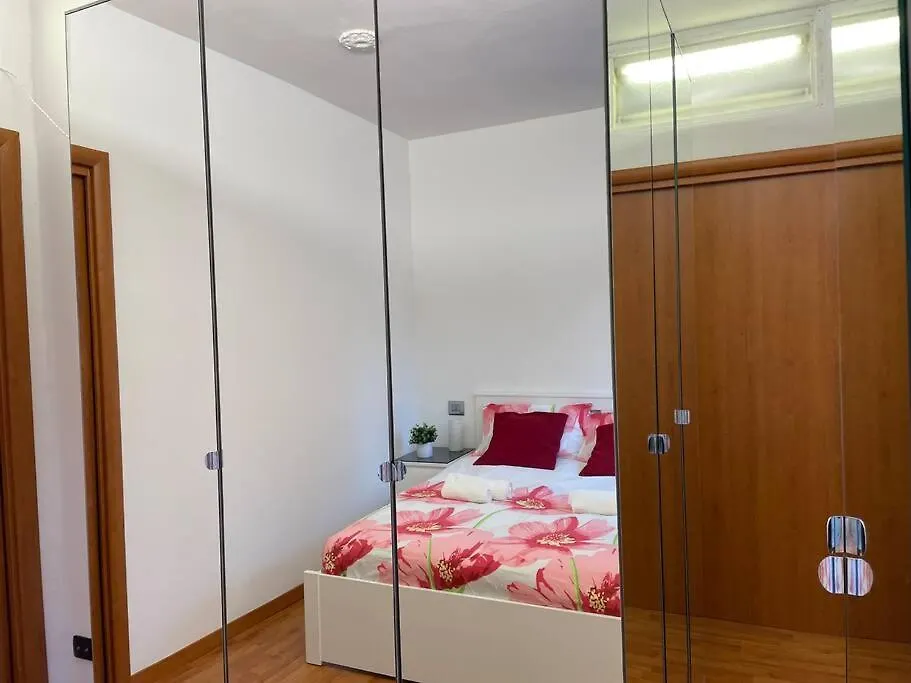 Parcheggi Gratis Collegato Al Duomo Con Tram27 Apartamento Milão